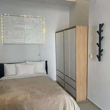 Studio In The Center, 2 Mins From The Beach Loutráki Exterior foto