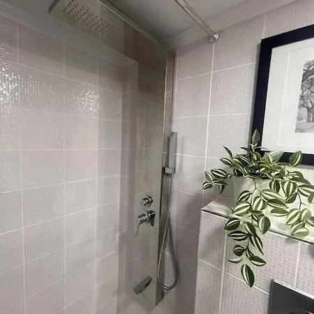 Studio In The Center, 2 Mins From The Beach Loutráki Exterior foto