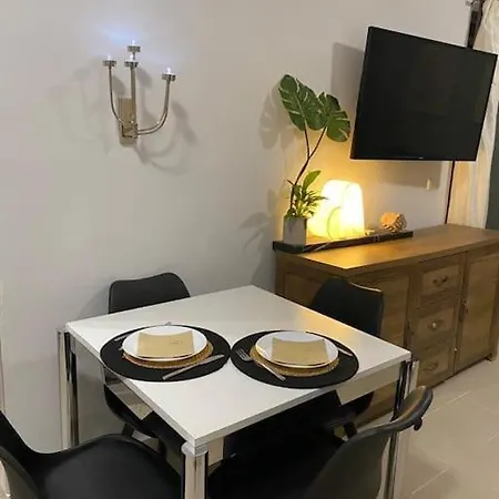 Studio In The Center, 2 Mins From The Beach Loutráki Exterior foto