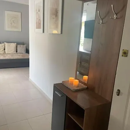 Studio In The Center, 2 Mins From The Beach Loutráki Exterior foto